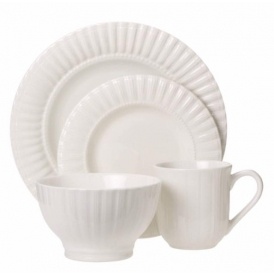 16-pc Dinnerware Set under $20 @ Macy's