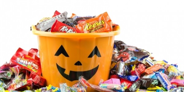 9 Little Tricks For Finding Cheap Halloween Candy