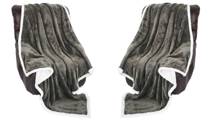 Sherpa Blankets Down To $9 @ Amazon