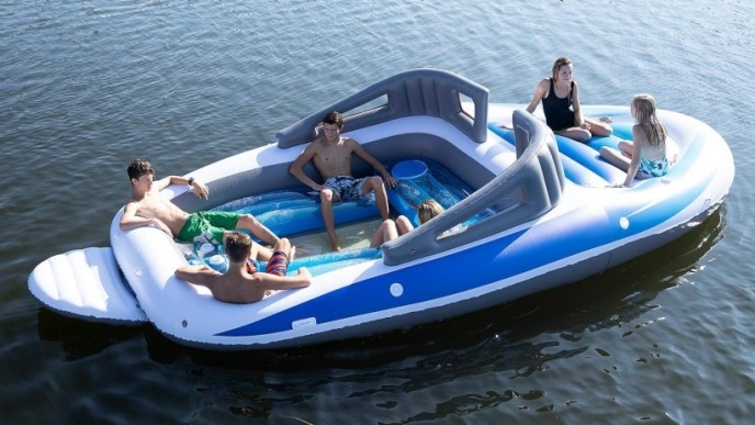 Check Out This Sun Pleasure Bay Breeze Boat Party Float!