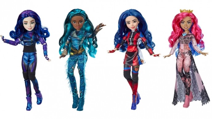 Clothes and accessories made for disney descendants dolls 