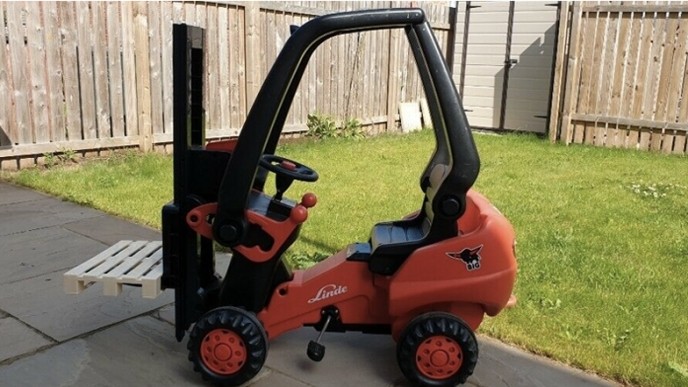 The Linde Forklift Pedal Car Is One Of The Craziest Ride Ons We Ve Seen