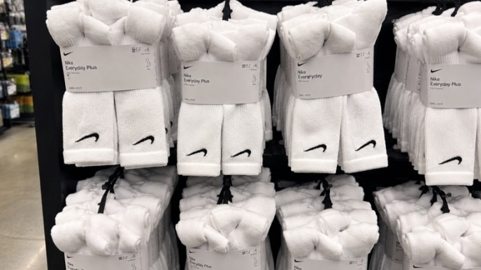 Nike Everyday Cushioned Crew Socks on Sale – The White Nike Socks Kids Actually Want