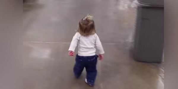 Little Girl Greets Everyone She Sees At Grocery Store