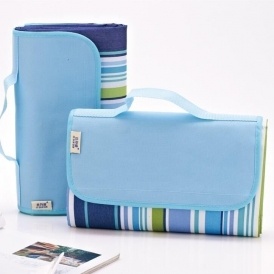 Sandproof Beach Blanket $18 @ Amazon