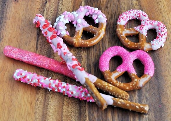 DIY Valentine's Day Pretzels